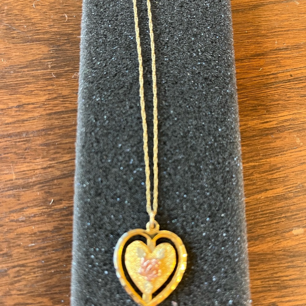 Blacks Gold Heart Necklace